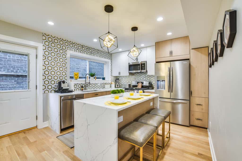 Stylish Chicago Retreat: Walk to Loyola University