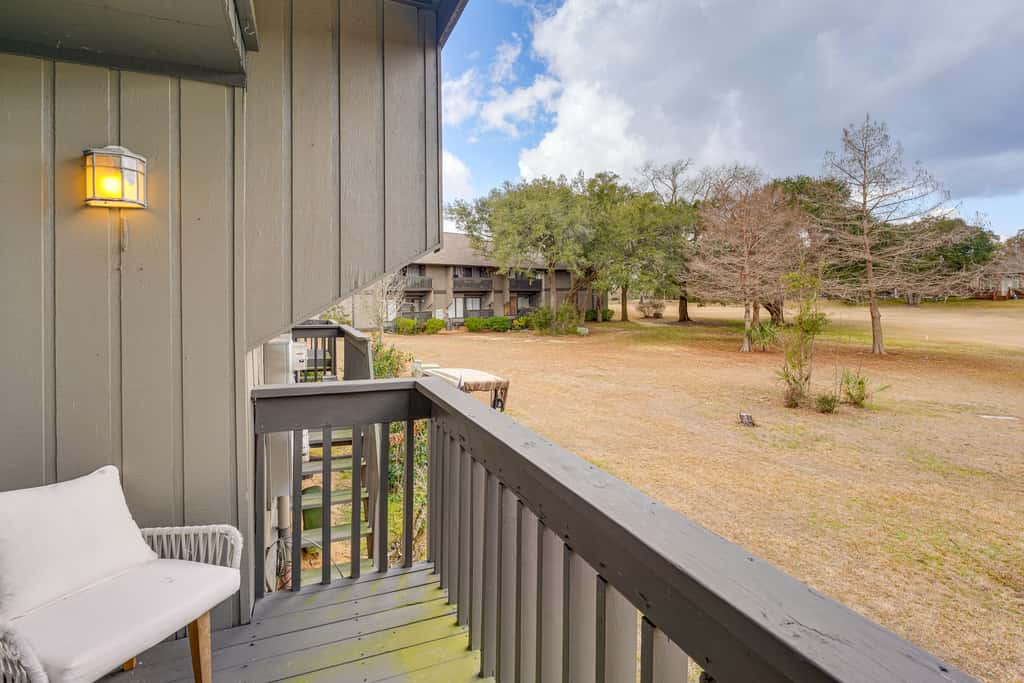 Golf Course Views! Couple's Retreat in Diamondhead