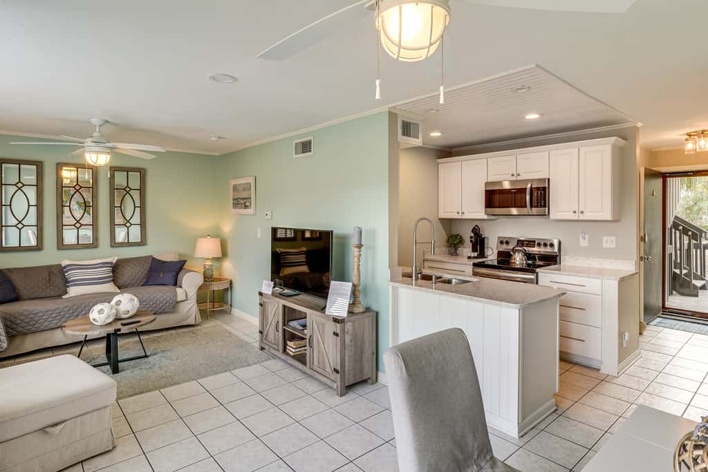 Golf Course Views! Couple's Retreat in Diamondhead