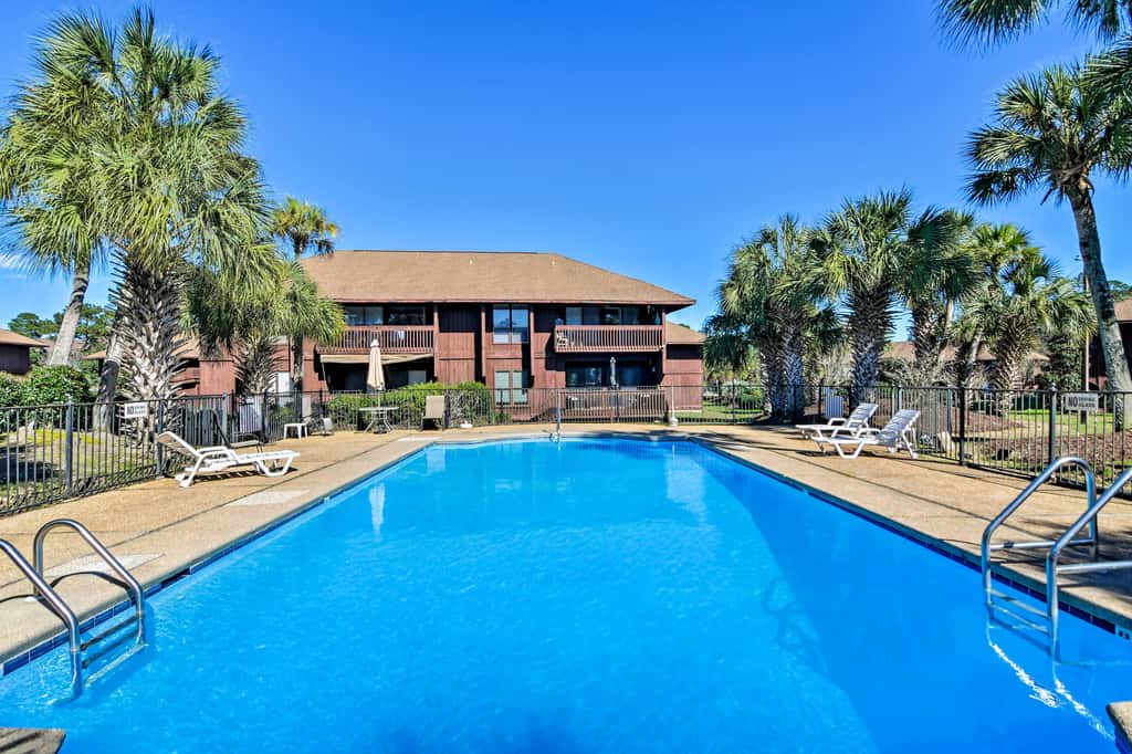 Golf Course Views! Couple's Retreat in Diamondhead