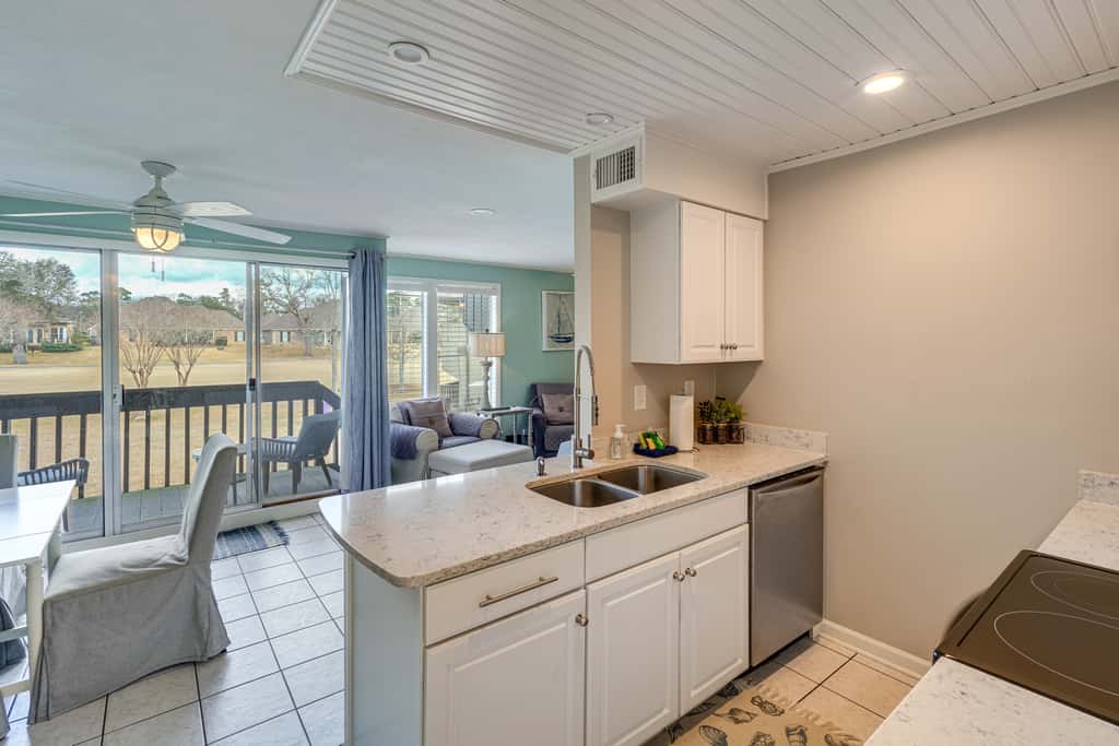 Golf Course Views! Couple's Retreat in Diamondhead