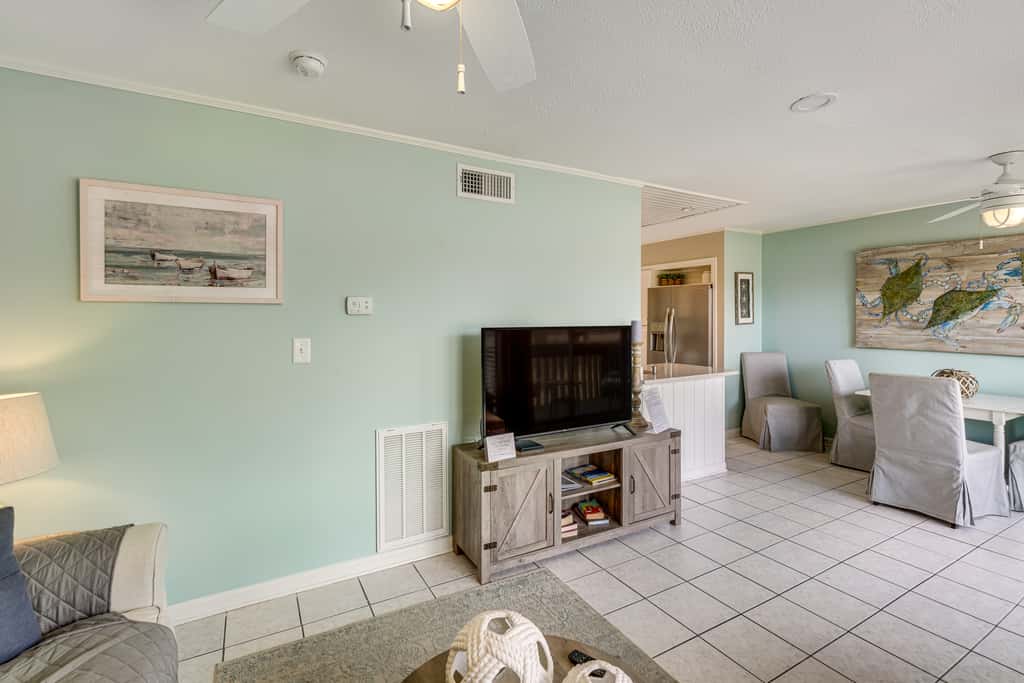 Golf Course Views! Couple's Retreat in Diamondhead