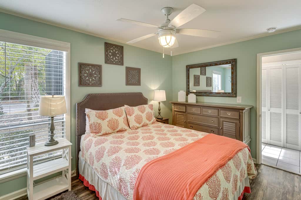 Golf Course Views! Couple's Retreat in Diamondhead