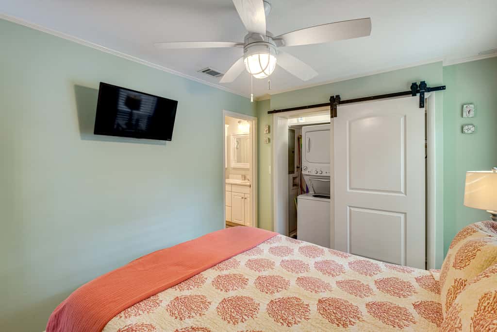 Golf Course Views! Couple's Retreat in Diamondhead