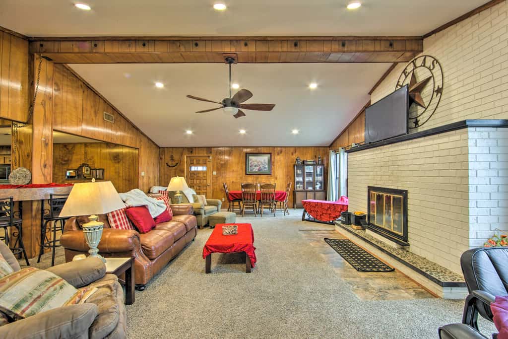 Waterfront Home w/ Boat Dock in Gun Barrel City