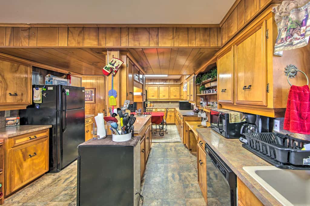 Waterfront Home w/ Boat Dock in Gun Barrel City