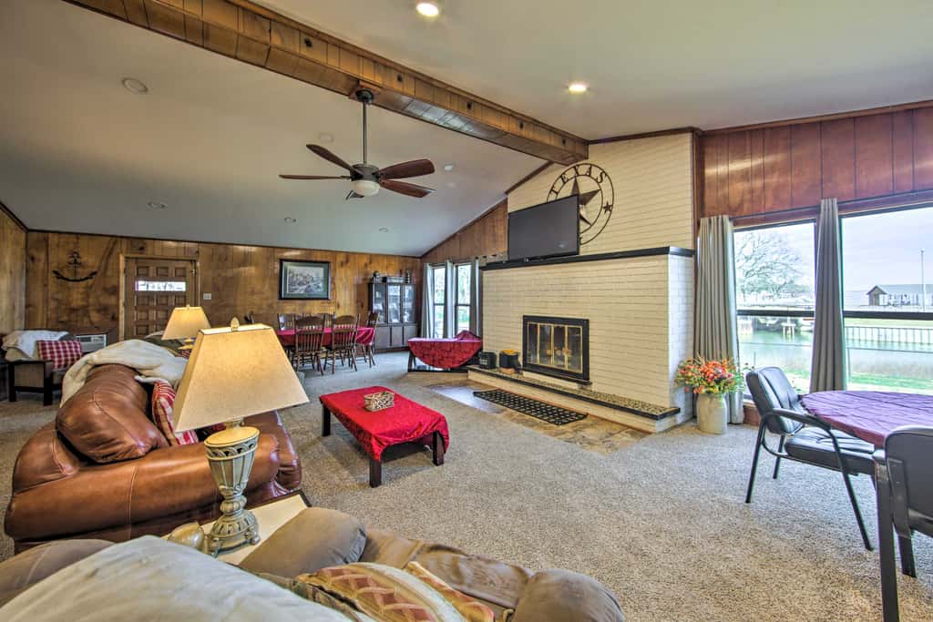 Waterfront Home w/ Boat Dock in Gun Barrel City
