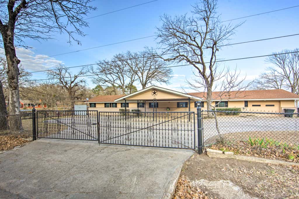 Waterfront Home w/ Boat Dock in Gun Barrel City