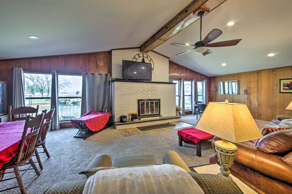 Waterfront Home w/ Boat Dock in Gun Barrel City