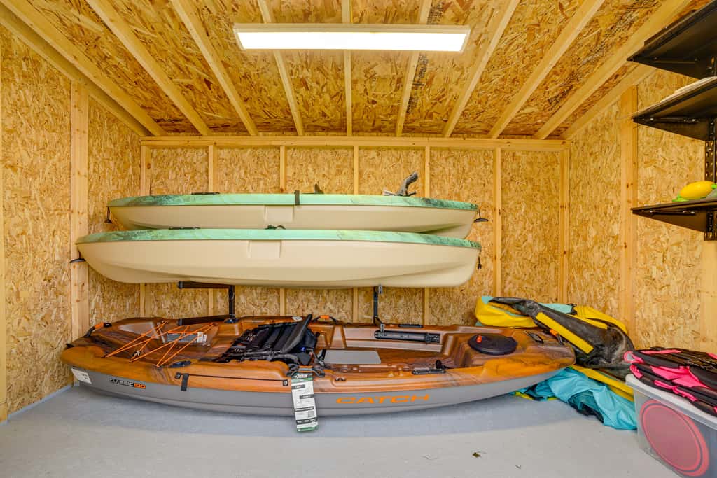 Hot Tub, Fire Pit! High-End Cedar Creek Lake Haven