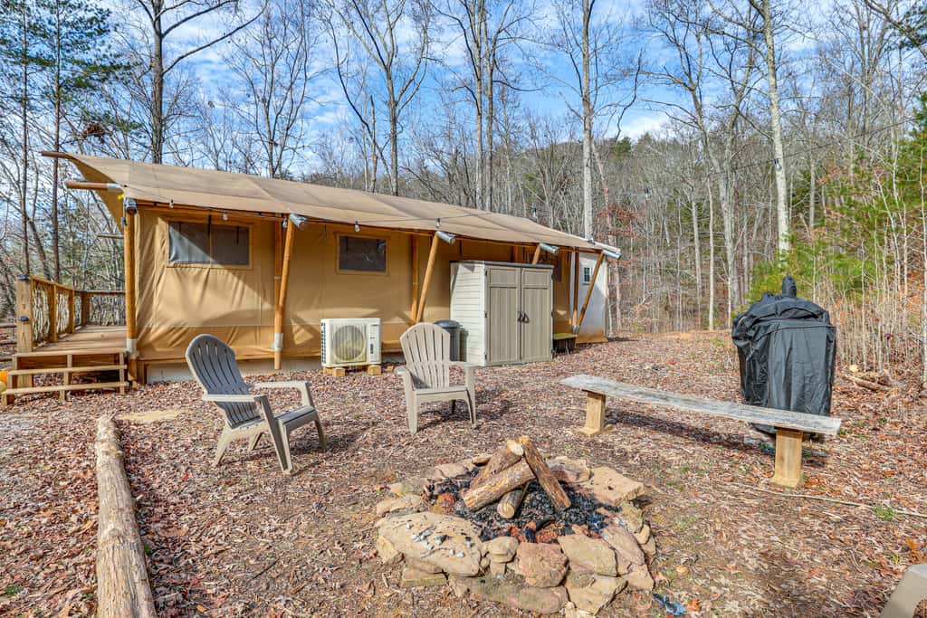 16 Mi to Lookout Mtn: Glamping Tent w/ Hot Tub
