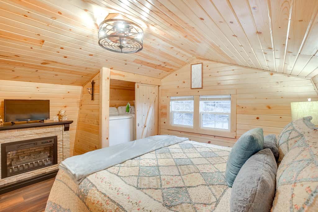 On 40 Acres: Charming Cabin in Zanesville!