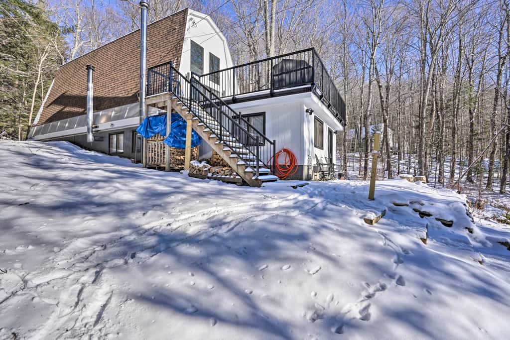 Wilmington Chalet w/ Hot Tub < 8 Mi to Mount Snow!