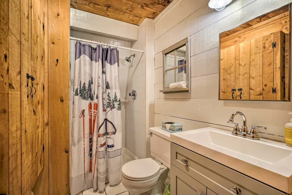 Wilmington Chalet w/ Hot Tub < 8 Mi to Mount Snow!