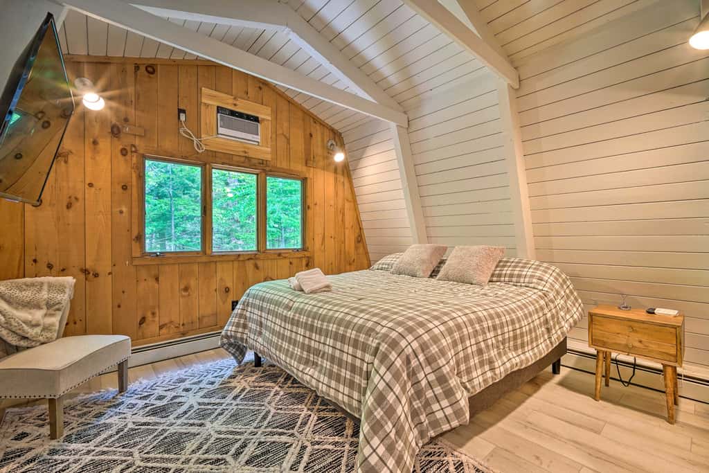 Wilmington Chalet w/ Hot Tub < 8 Mi to Mount Snow!