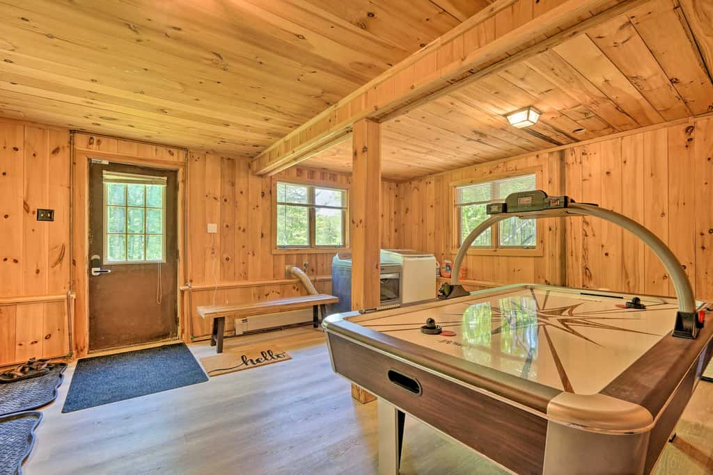 Wilmington Chalet w/ Hot Tub < 8 Mi to Mount Snow!
