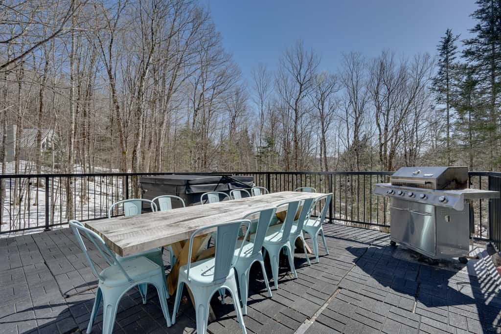 Wilmington Chalet w/ Hot Tub < 8 Mi to Mount Snow!
