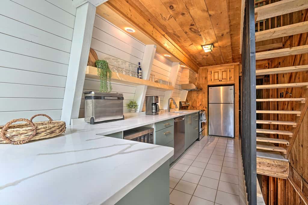Wilmington Chalet w/ Hot Tub < 8 Mi to Mount Snow!