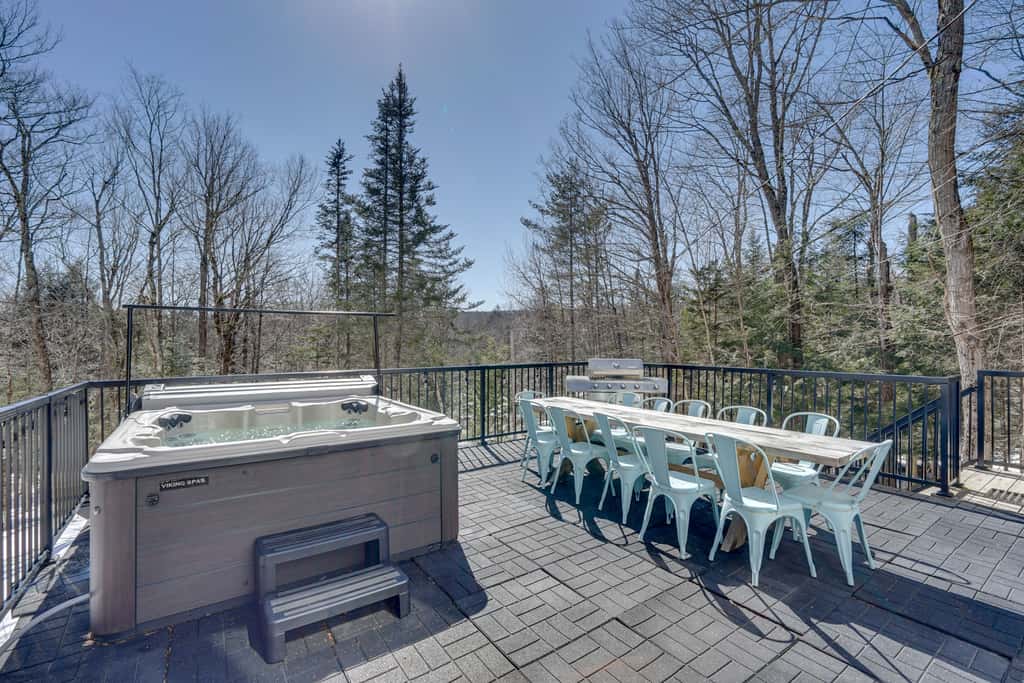Wilmington Chalet w/ Hot Tub < 8 Mi to Mount Snow!