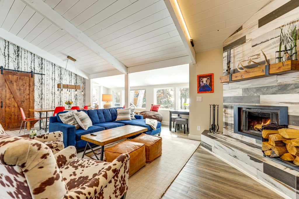 Modern Mountain Escape on Golf Course w/ Hot Tub!