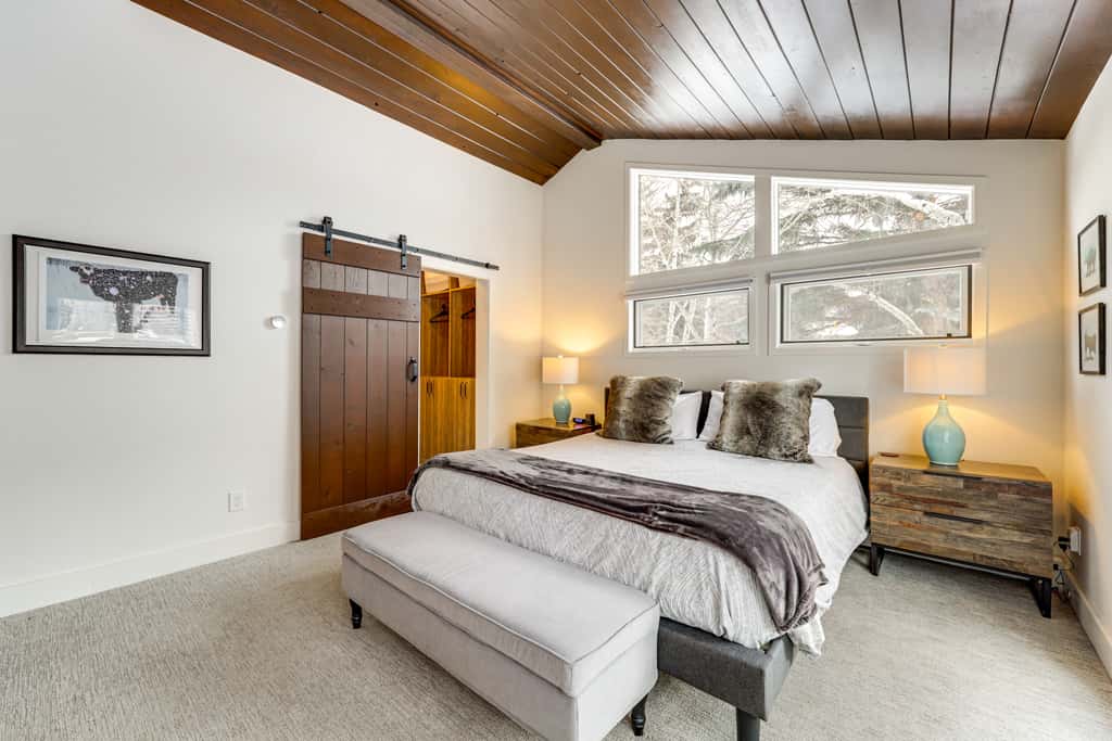 Modern Mountain Escape on Golf Course w/ Hot Tub!