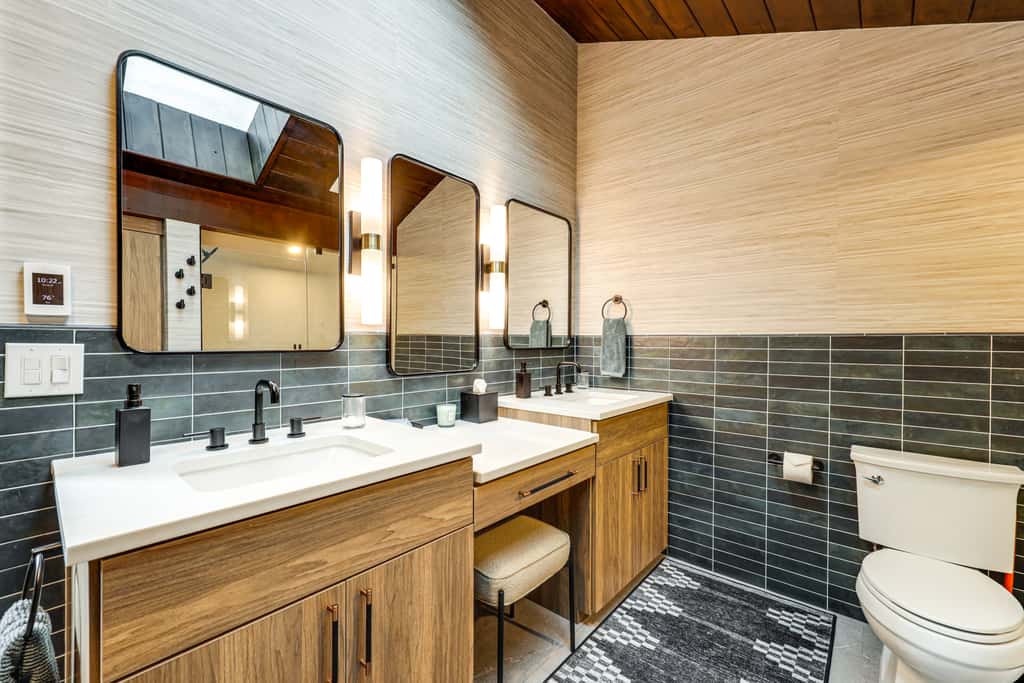 Modern Mountain Escape on Golf Course w/ Hot Tub!