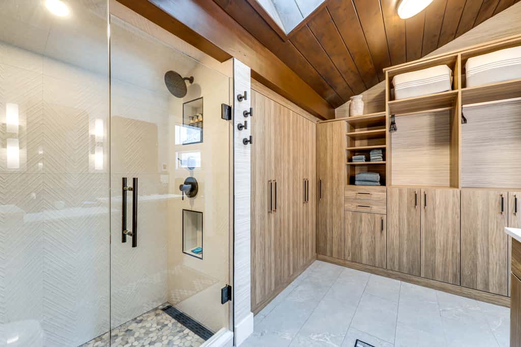 Modern Mountain Escape on Golf Course w/ Hot Tub!