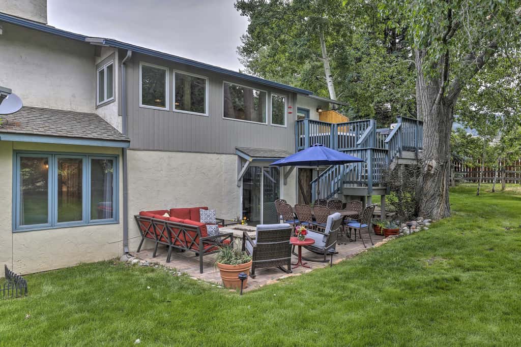 Modern Mountain Escape on Golf Course w/ Hot Tub!