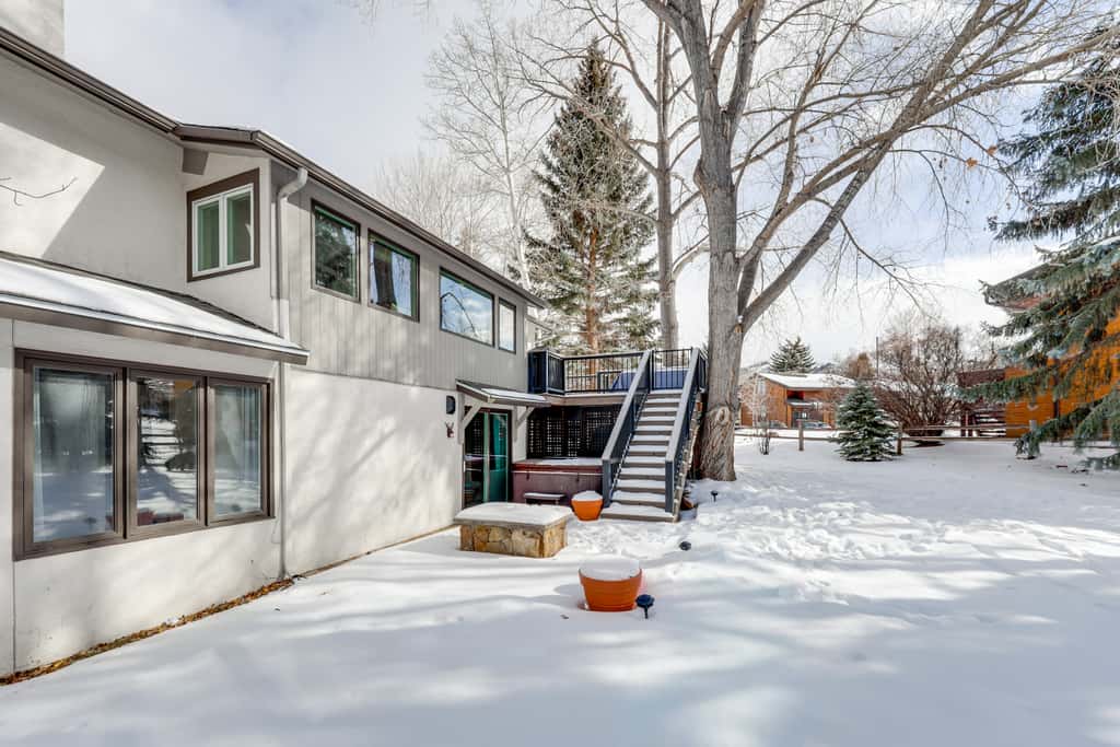 Modern Mountain Escape on Golf Course w/ Hot Tub!