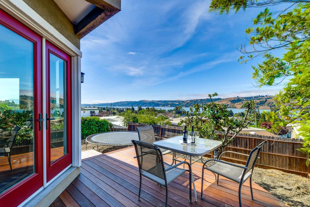 1 Mi to Downtown Benicia: Scenic Cliffside Escape