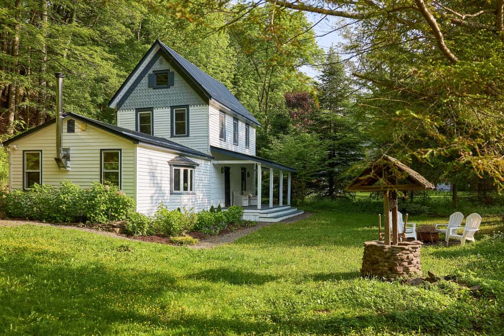 Walk to Vly Creek: Catskills Getaway w/ Porch