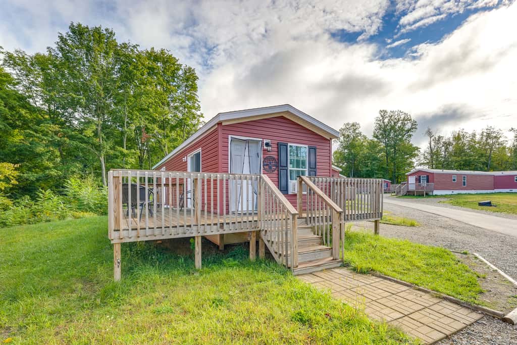 Cozy Cassopolis Cabin, Near Parks & Golfing!
