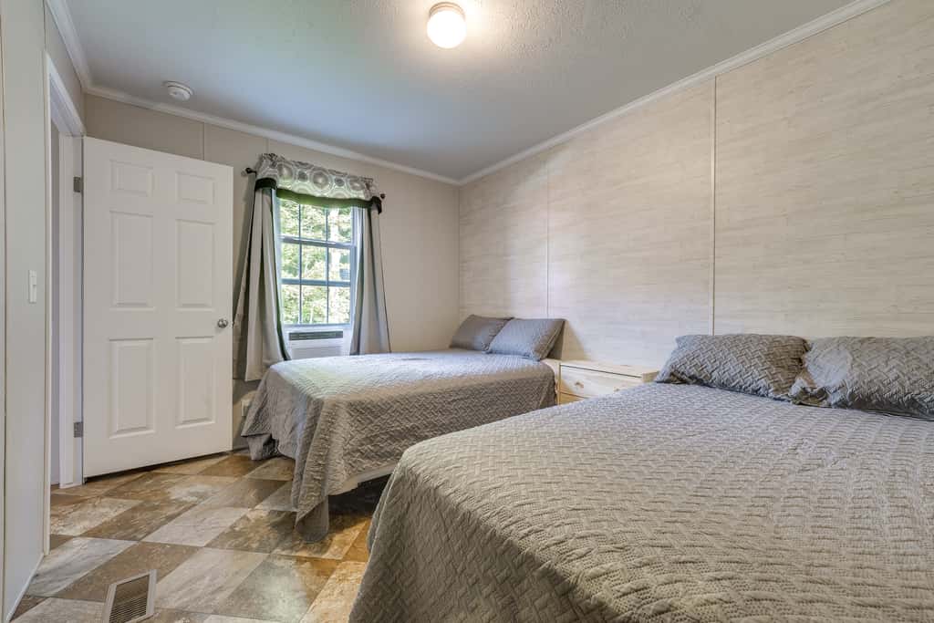Cozy Cassopolis Cabin, Near Parks & Golfing!