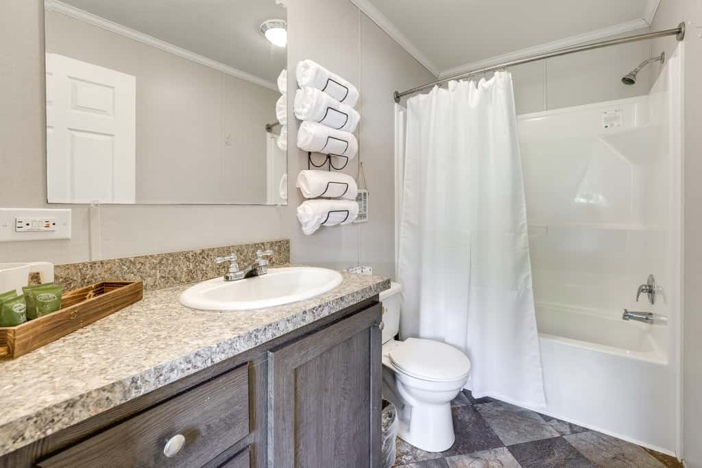 Cozy Cassopolis Cabin, Near Parks & Golfing!
