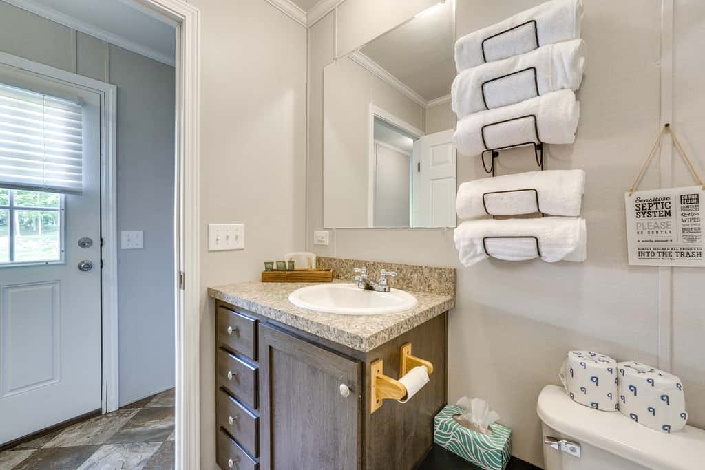 Cozy Cassopolis Cabin, Near Parks & Golfing!