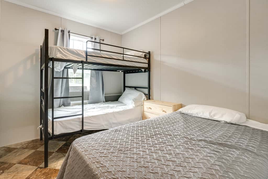 Cozy Cassopolis Cabin, Near Parks & Golfing!