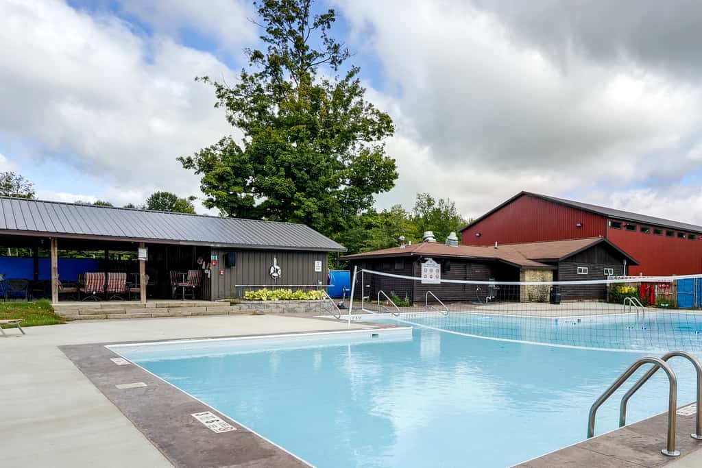 Cozy Cassopolis Cabin, Near Parks & Golfing!
