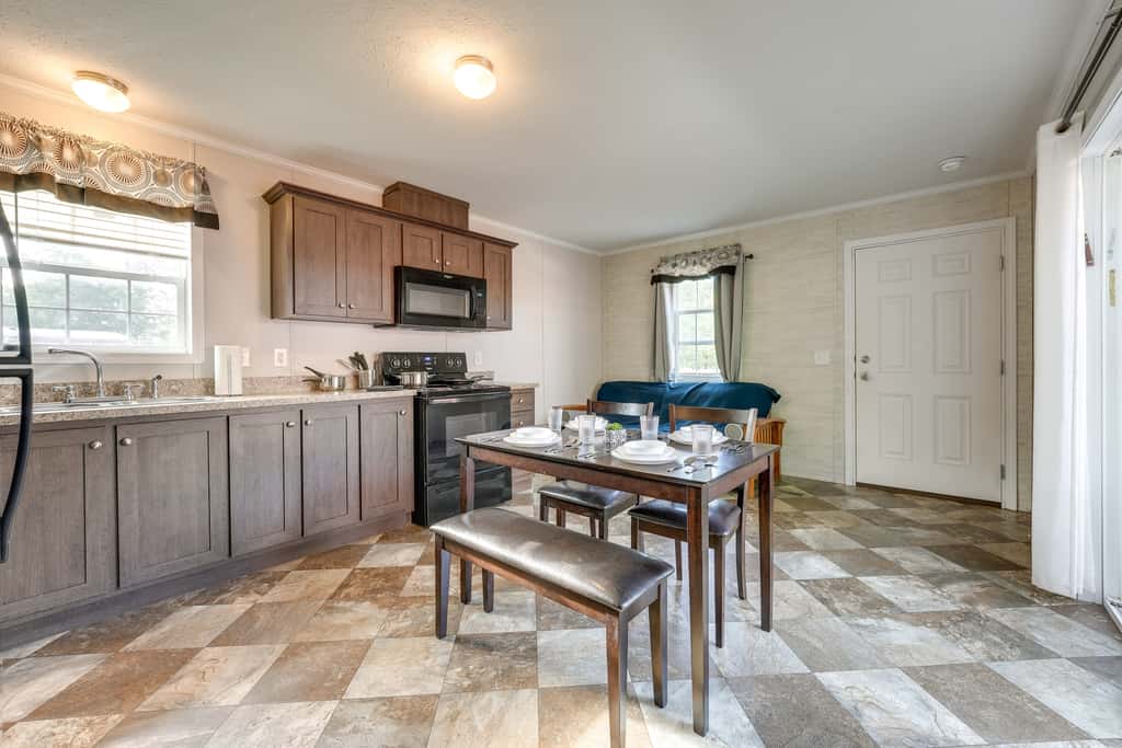 Cozy Cassopolis Cabin, Near Parks & Golfing!