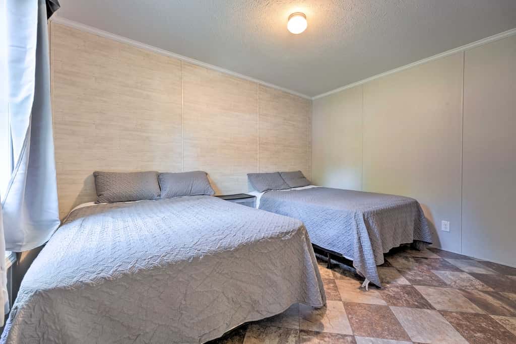Pet-Friendly Cassoplis Cabin, Close to Parks!