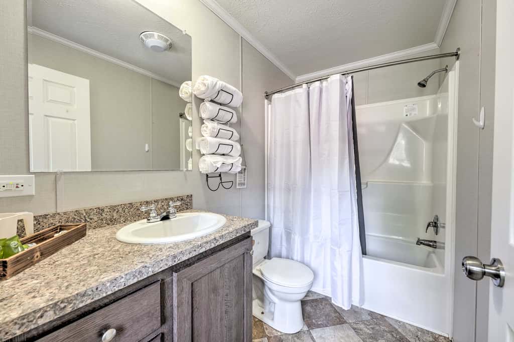 Pet-Friendly Cassoplis Cabin, Close to Parks!