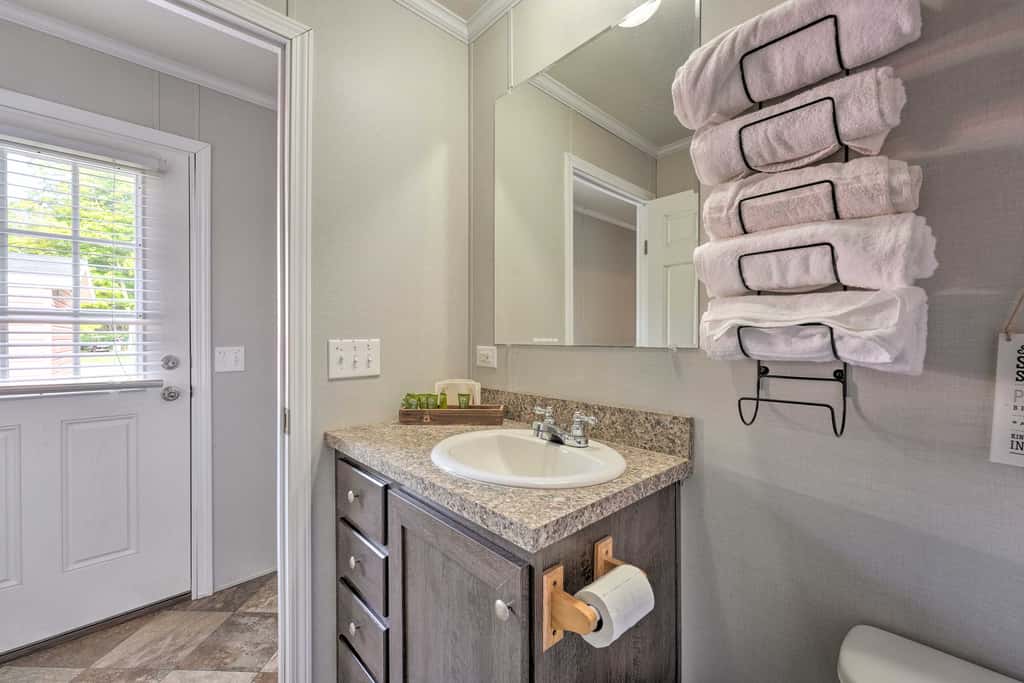 Pet-Friendly Cassoplis Cabin, Close to Parks!