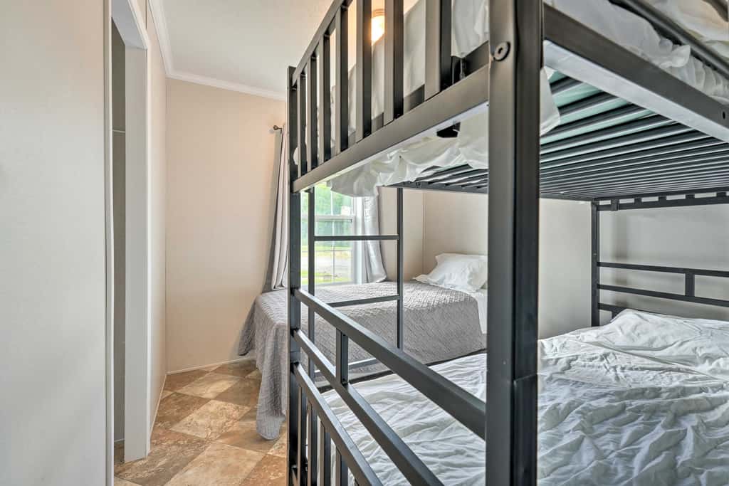 Pet-Friendly Cassoplis Cabin, Close to Parks!