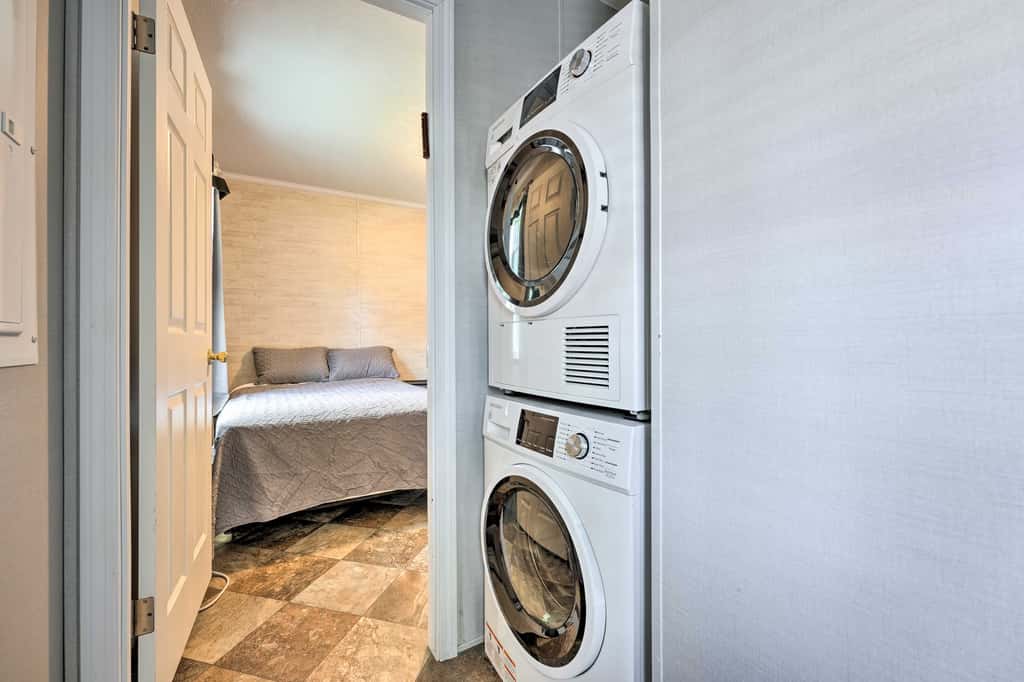 Pet-Friendly Cassoplis Cabin, Close to Parks!