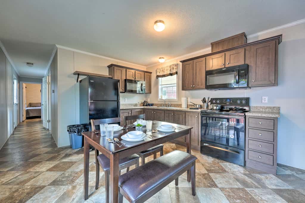 Pet-Friendly Cassoplis Cabin, Close to Parks!