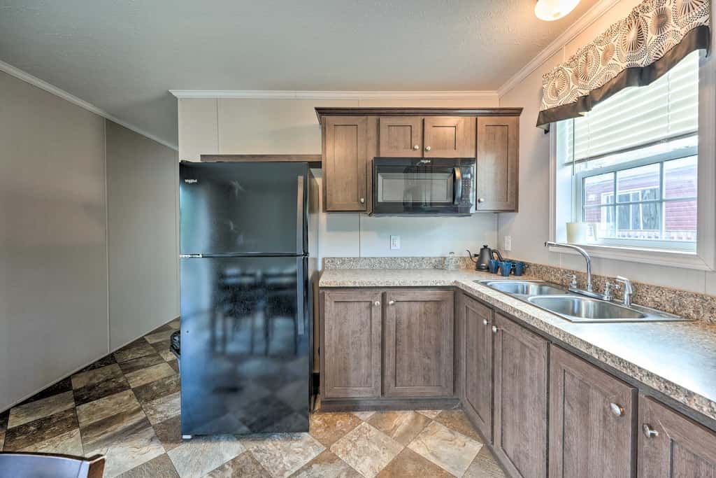 Pet-Friendly Cassoplis Cabin, Close to Parks!