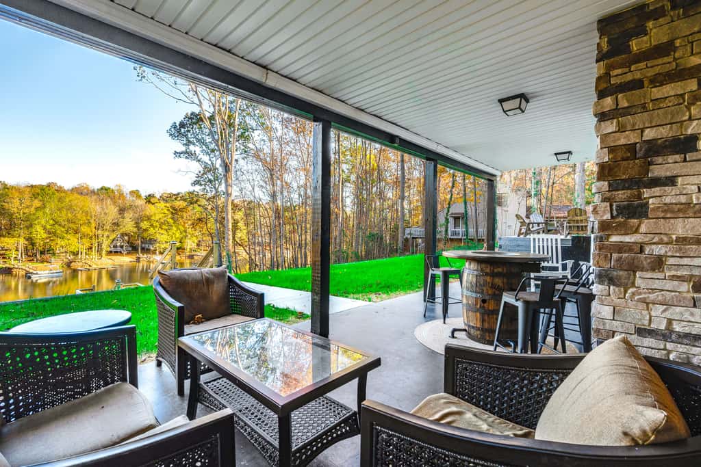 Dock & Hot Tub at High Rock Lake Retreat