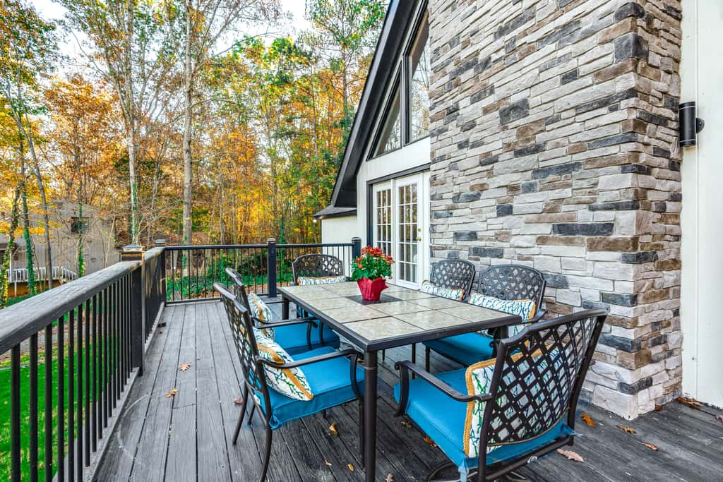 Dock & Hot Tub at High Rock Lake Retreat