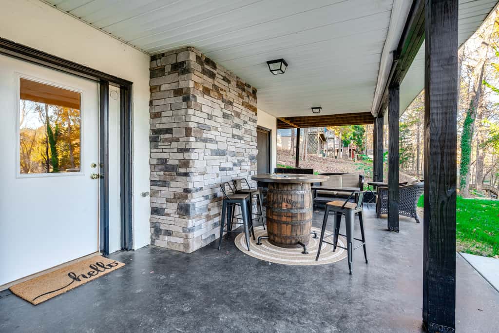 Dock & Hot Tub at High Rock Lake Retreat