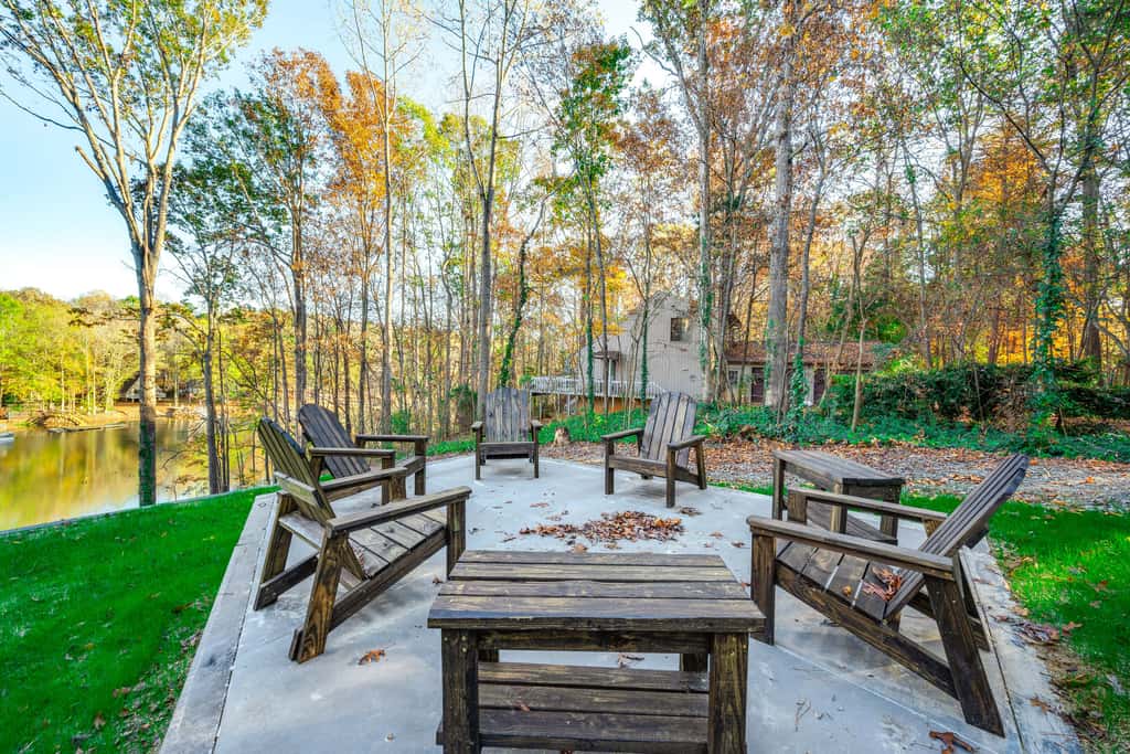 Dock & Hot Tub at High Rock Lake Retreat