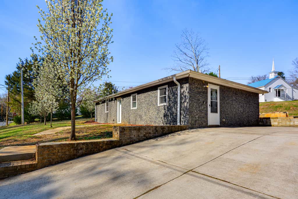 Bring Your Pets! Getaway 1 Mi to Uptown Lexington